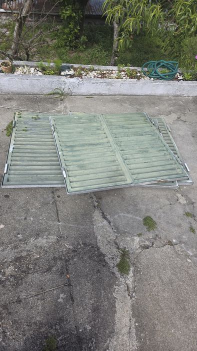 Janelas e uma porta  em ferro para exterior 1,65x1 e duas 1x1m