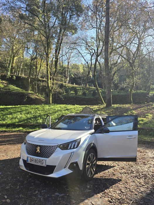 Peugeot e-2008 GT Pack Elétrico – Teto Panorâmico de Abrir