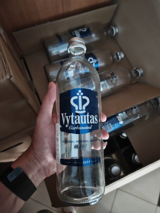 120 butelek szklanych 0.8L po wodzie mineralnej (np. do wina)