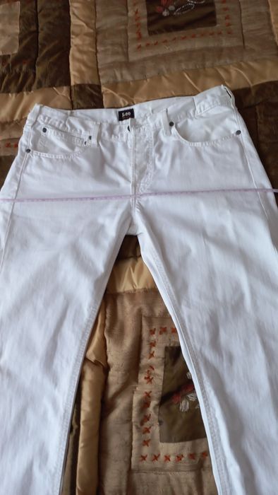 Spodnie męskie białe Lee Daren M-L na guziki 100 % bawełna  patrz na wymiary