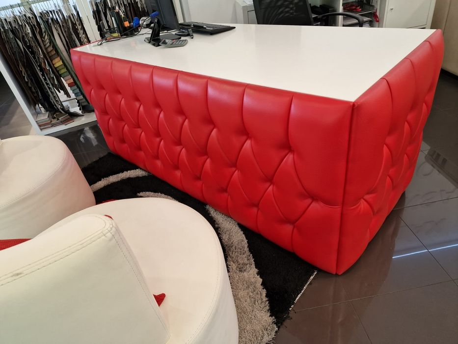 Secretária Capitoné ideal para Loja ou Salão