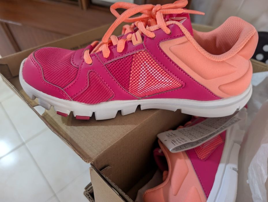 Sapatilhas Rebook, novas