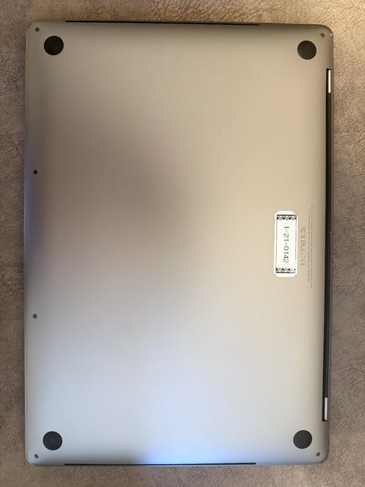 MacBook Pro 2017 A1707 - 15, i7/DDR3 -16GB/256 GB SSD/Radeon Pro 555