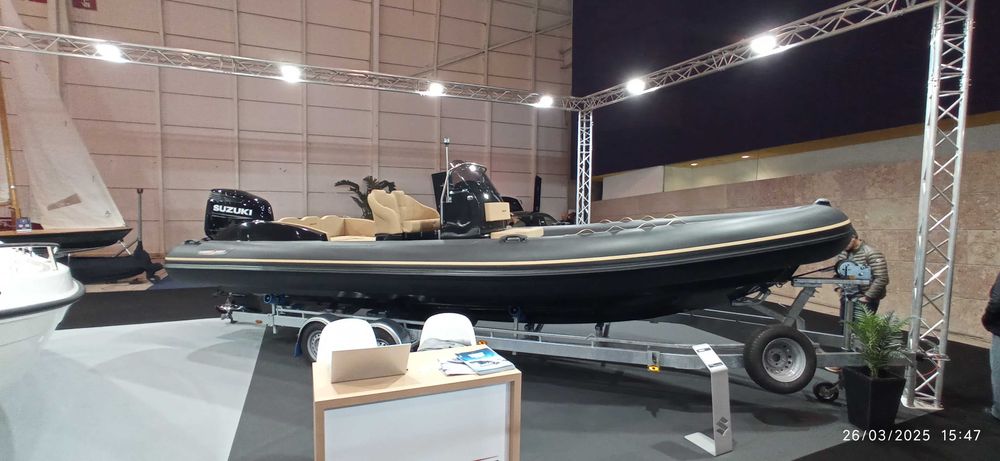 Semi-rígido Hydrosport RIB737 Sundeck novo