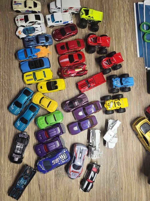 Маленькі машинки, машинки хот вілс   Hot Wheels