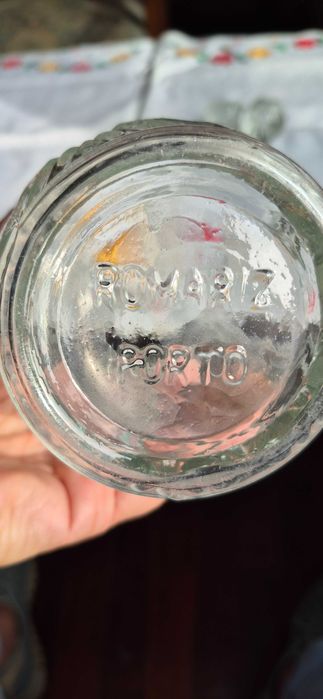 Garrafa de vidro antiga com gravação ROMARIZ