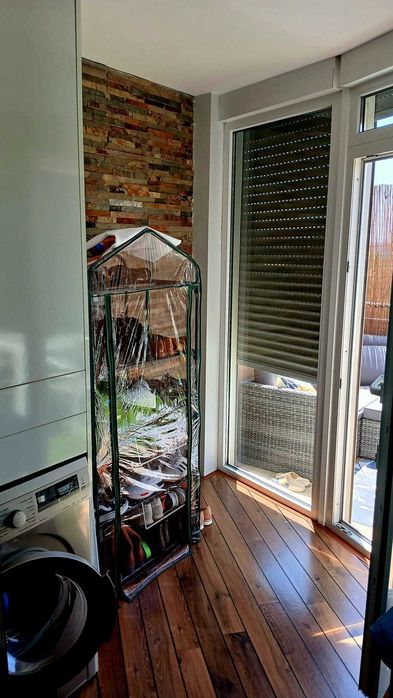 Apartamento T0 convertível em T1 com amplo Terraço Carcavelos