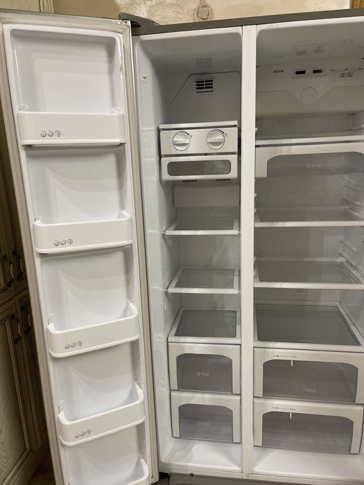 Продам Холодильник LG Side-by-Side