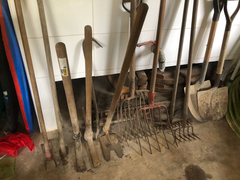 Picareta e outras ferramentas