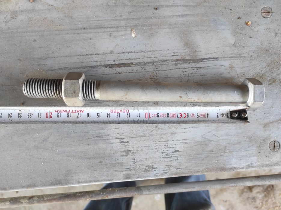 Śruba M20 z nakrętką