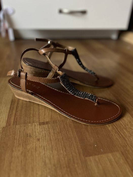Продам шкіряні сандалі-вʼєтнамки фірми Next 41 розмір 26 см устілка