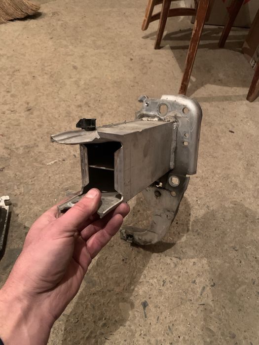 Кронштейн підсилювача а6с7 лівий