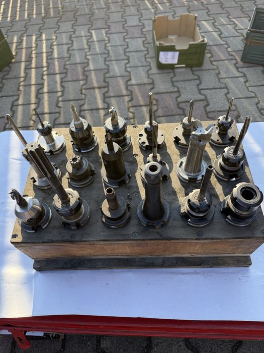 Zestaw 18 oprawek SK40 CNC glowice frezy DIN 69871
