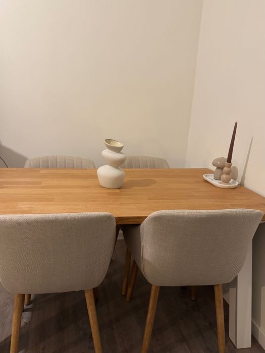 Mesa de jantar de madeira JYSK