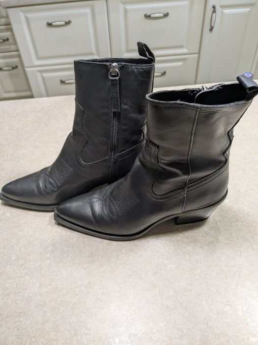 Шкіряні казаки Zara