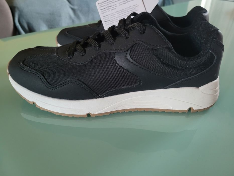 Nowe buty sportowe adidasy