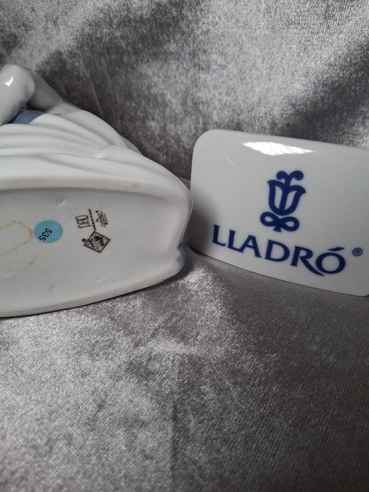 Porcelanowa figurka NAO Lladró dziewczynka z misiem