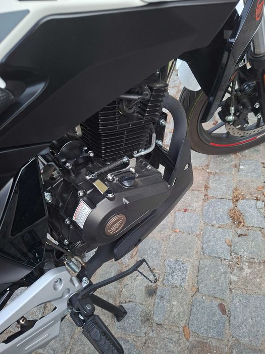 Mota semi nova, ainda com garantia de fabrica