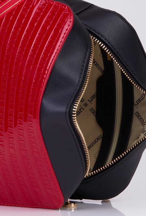 Torebka Monnari 1740 czarna z czerwonym M05 a'la kuferek
