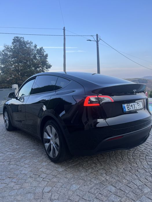 Tesla Model Y — fotografia 3