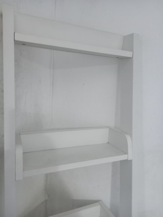 Estante escada branca