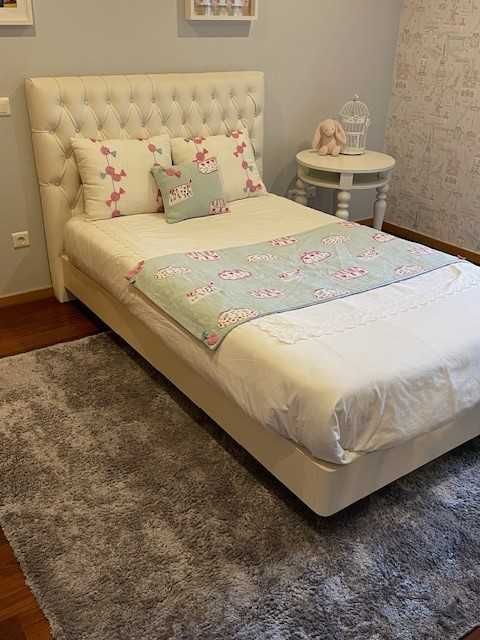 Cama capitonê com colchão , almofadas e manta decorativas