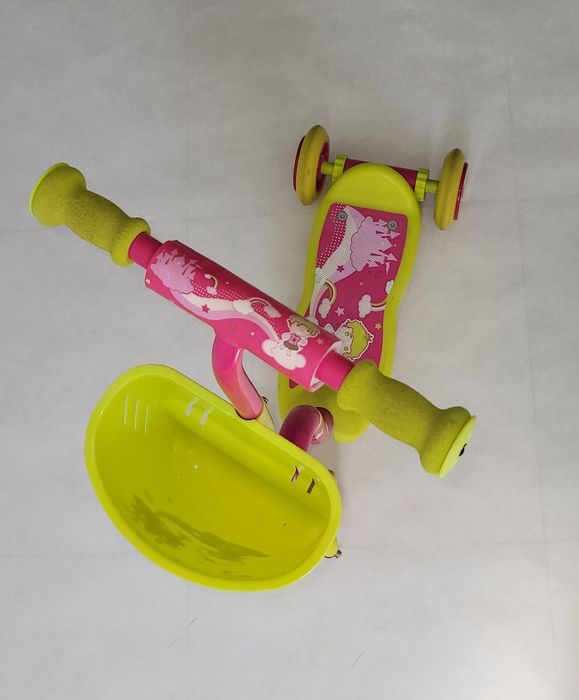 Trotinete Infantil 3 Rodas Rosa/Verde com Cesta
Vendo trotinete infantil de 3 rodas, ideal para crianças, com cesta frontal porta-objetos.