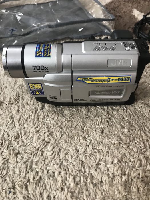 Відеокамера 2000 грн торг