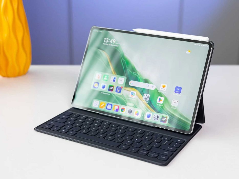 ASUS ZenPad 11" — планшет-трансформер із комплектом для роботи та розваг