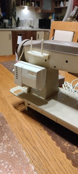 Maszyna do szycia Łucznik Predom 451