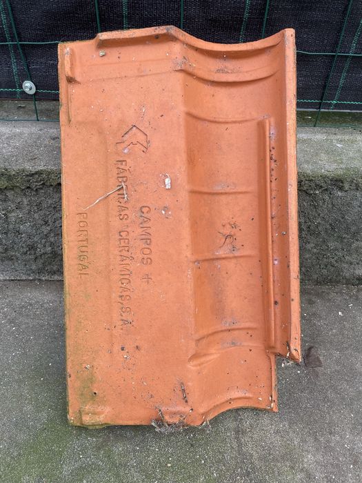 180 telhas Lusa nunca usadas