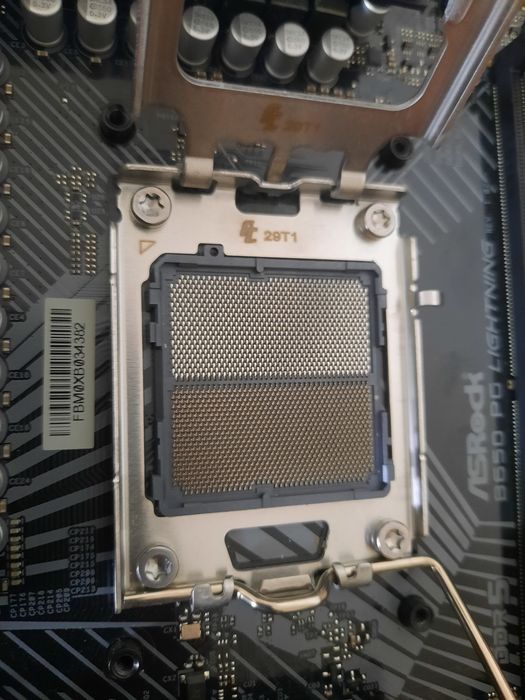 Ryzen 9 7900X і Asrock B650 PG LIGHTNING