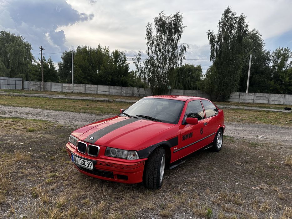 BMW 316i купе на повному