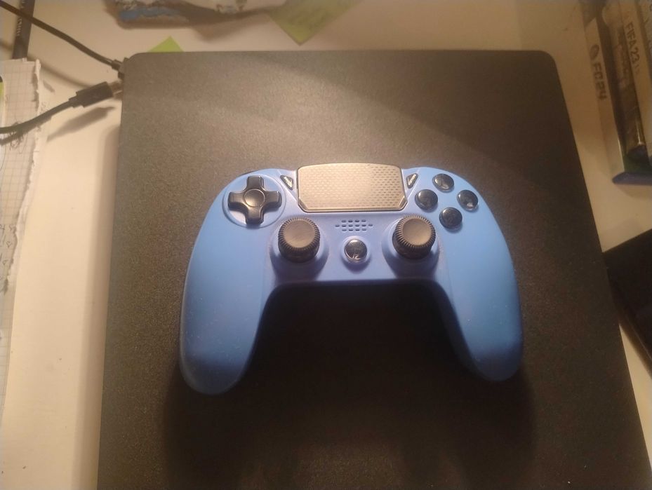 Sprzedam konsole PS4