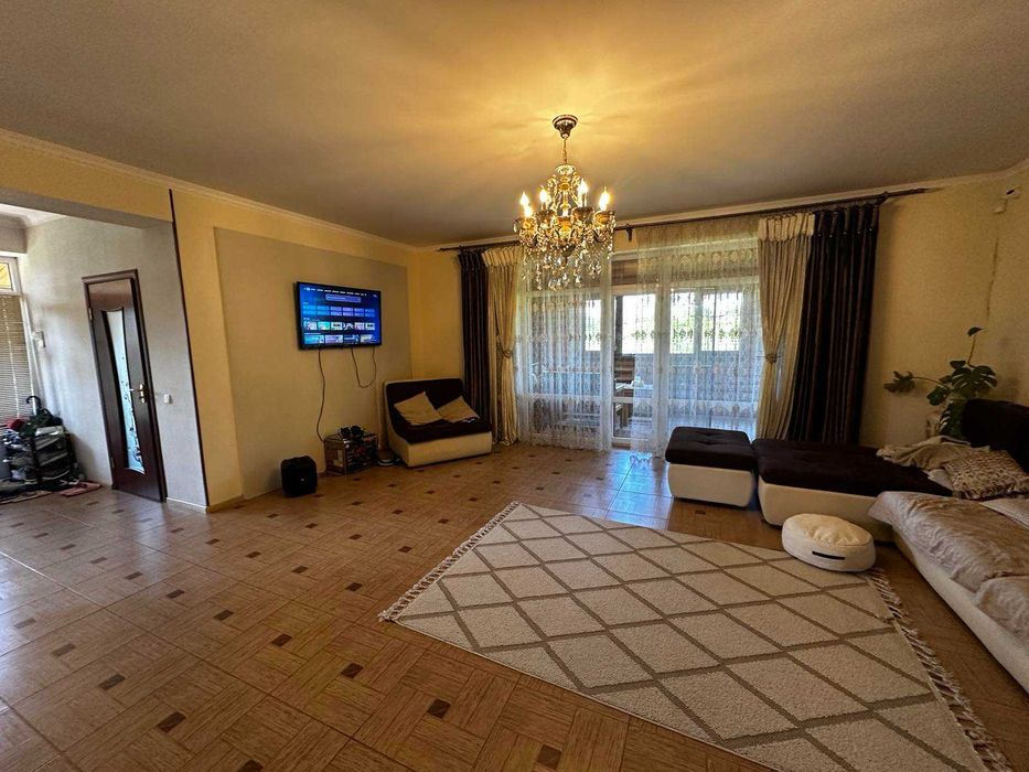 Продається будинок в м. Тячів