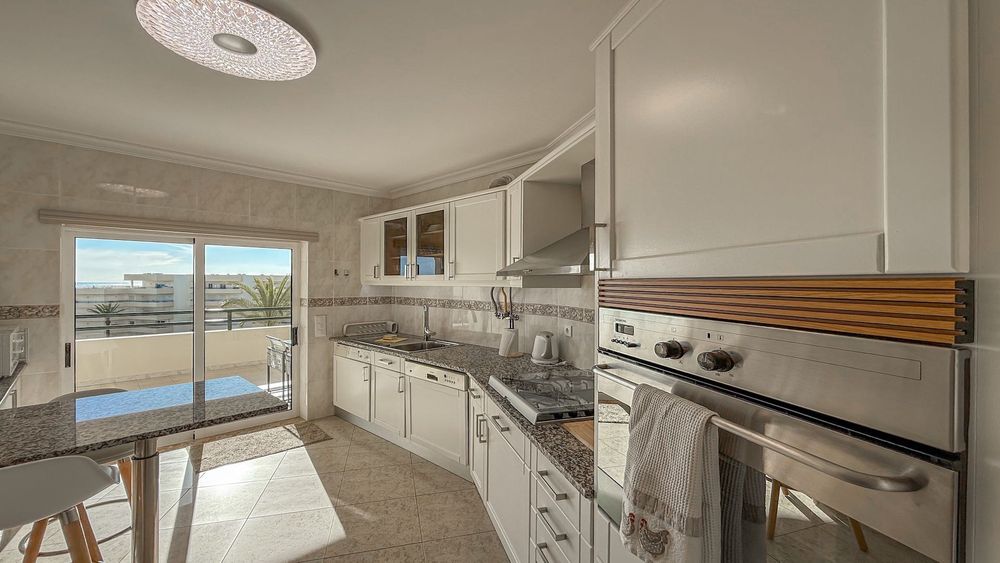 Apartamento de Luxo, Vista Mar Deslumbrante a 100m da Praia, Albufeira
