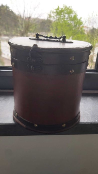 Baú em pele + caixinhas de madeira