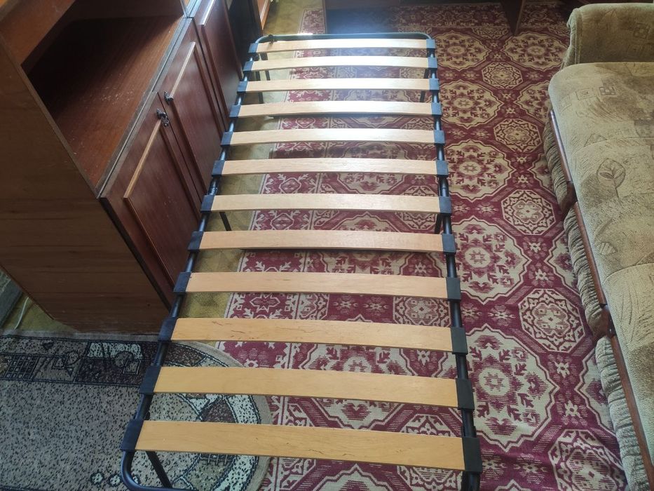 Розкладачка на ламелях