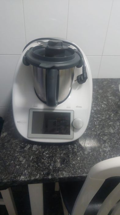 Bimby como nova TM6 ,com pouco uso, tem varoma nova e dois copos também