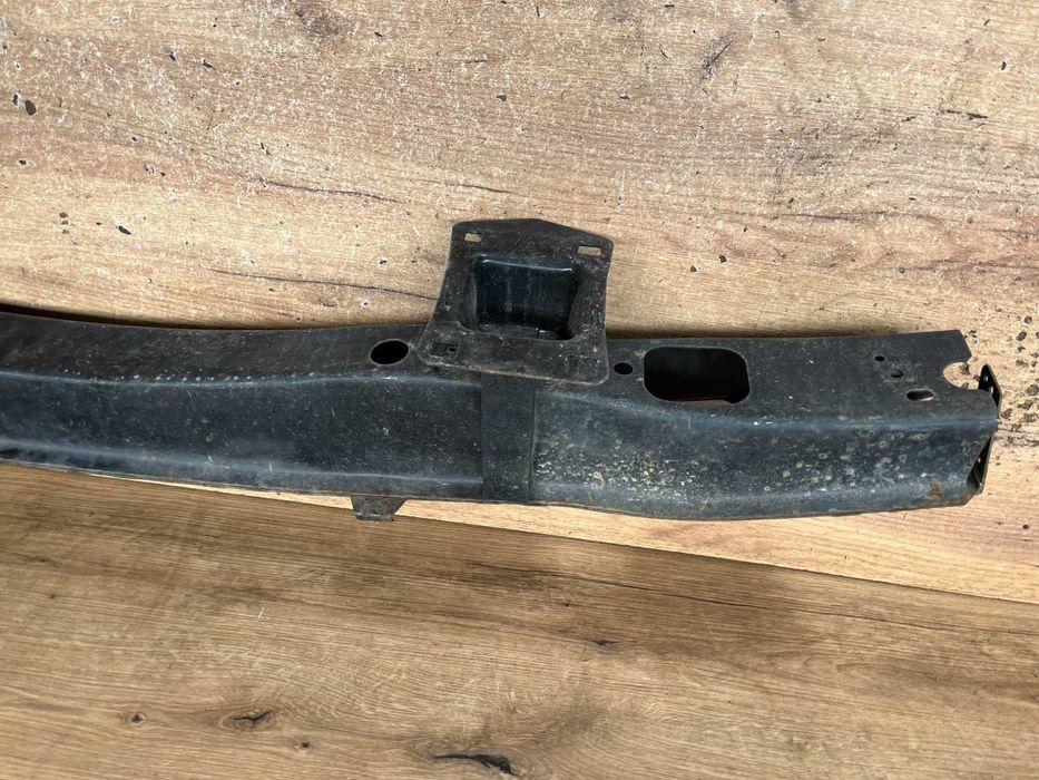 Belka zderzaka przedniego Land Rover Vogue