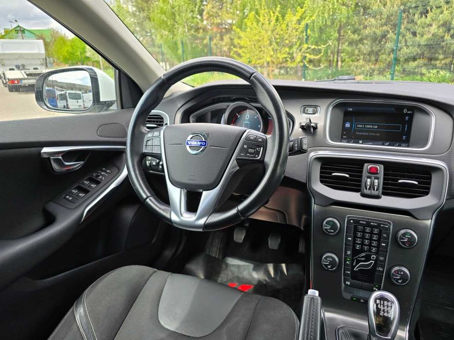 Продам  Volvo V40 2013. Можна в розстрочку, під викуп.