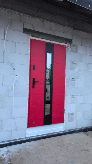 Okna, bramy, drzwi, parapety, panele. Sprzedaż i montaż