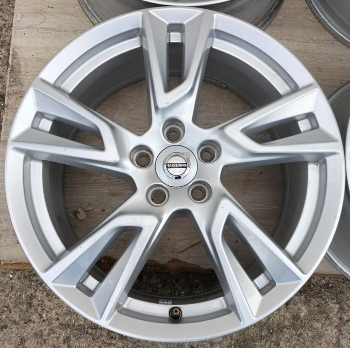Felgi aluminiowe Volvo S60 S80 V70 V90 XC40 XC60 7,5x18 ET50 5x108
