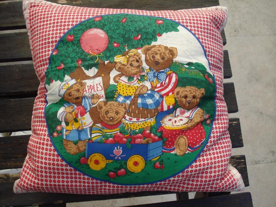 Almofadas decorativas variadas. Patchwork e tapeçaria