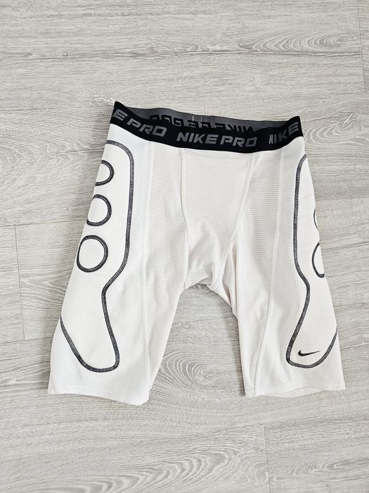 Białe spodenki sportowe Nike m 38
