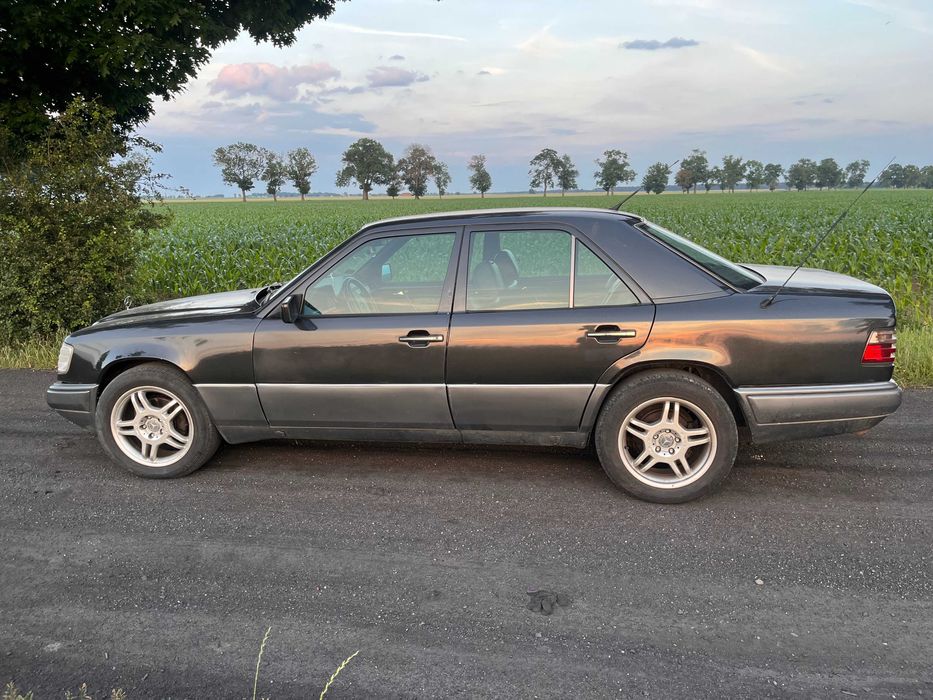 Sprzedam Mercedes 124 3,0 D  Fotele skórzane  klimatyzacja