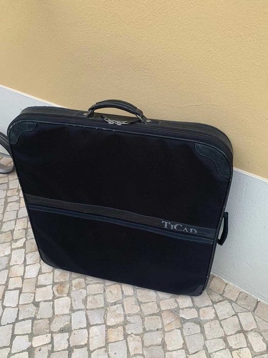 TiCad Liberty Titan Electric Trolley 27+ Hole Lithium
transport bag