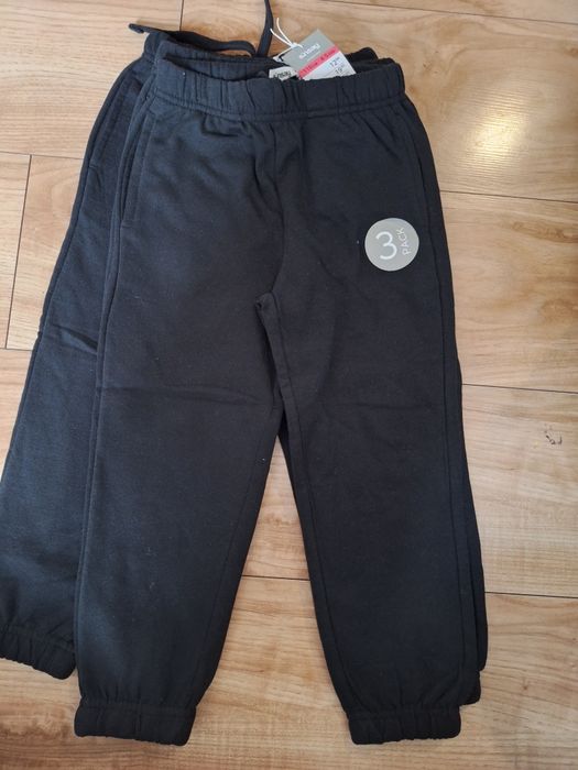 Spodnie dresowe chłopięce rozm 110 sinsay 3pak