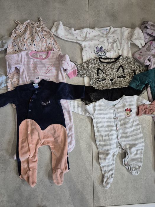 Śpiochy, piżamki, piżamy 56 2 szt, 62-68 9 szt.