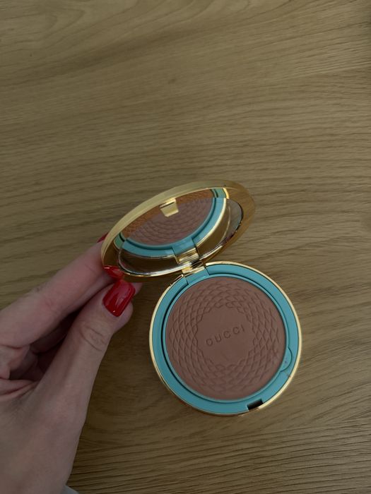 Бронзер Gucci для макияжа